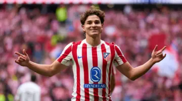 لم يتردد في الإجابة .. لاعب برشلونة يُرشح خوليان ألفاريز للانتقال للعب معه قريبًا!